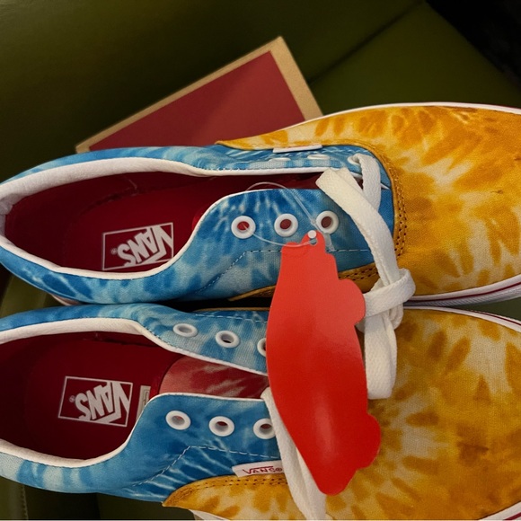 Vans - Picture 2 of 3